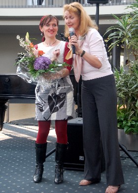 cornelia stadelmann und anne guertler zur ausstellungseroeffnung im parkkrankenhaus leipzig 08.04.2009